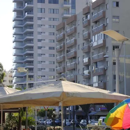 Kanika Sea Forum No. 106 דירה